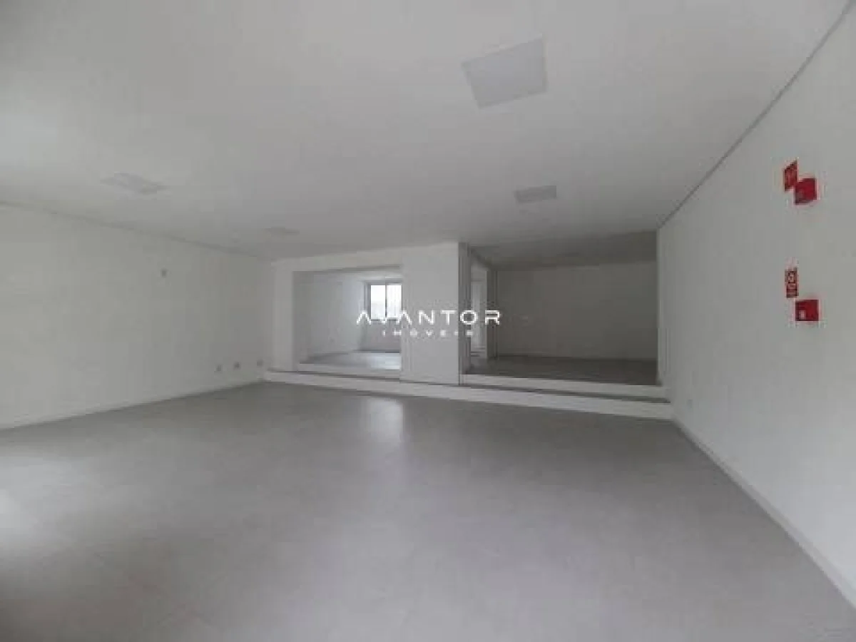 Sala integrada com piso cinzento — Loja com 1 sala à venda no Aldeia do Parque, em Centro, Santa Maria/RS