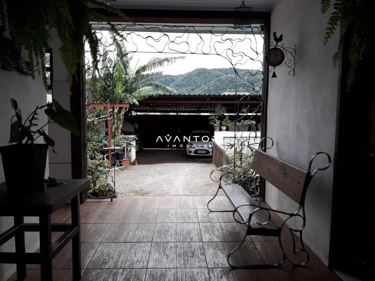 Hall de entrada com vista para montanha — Casa com 4 quartos à venda em Centro, Santa Maria/RS