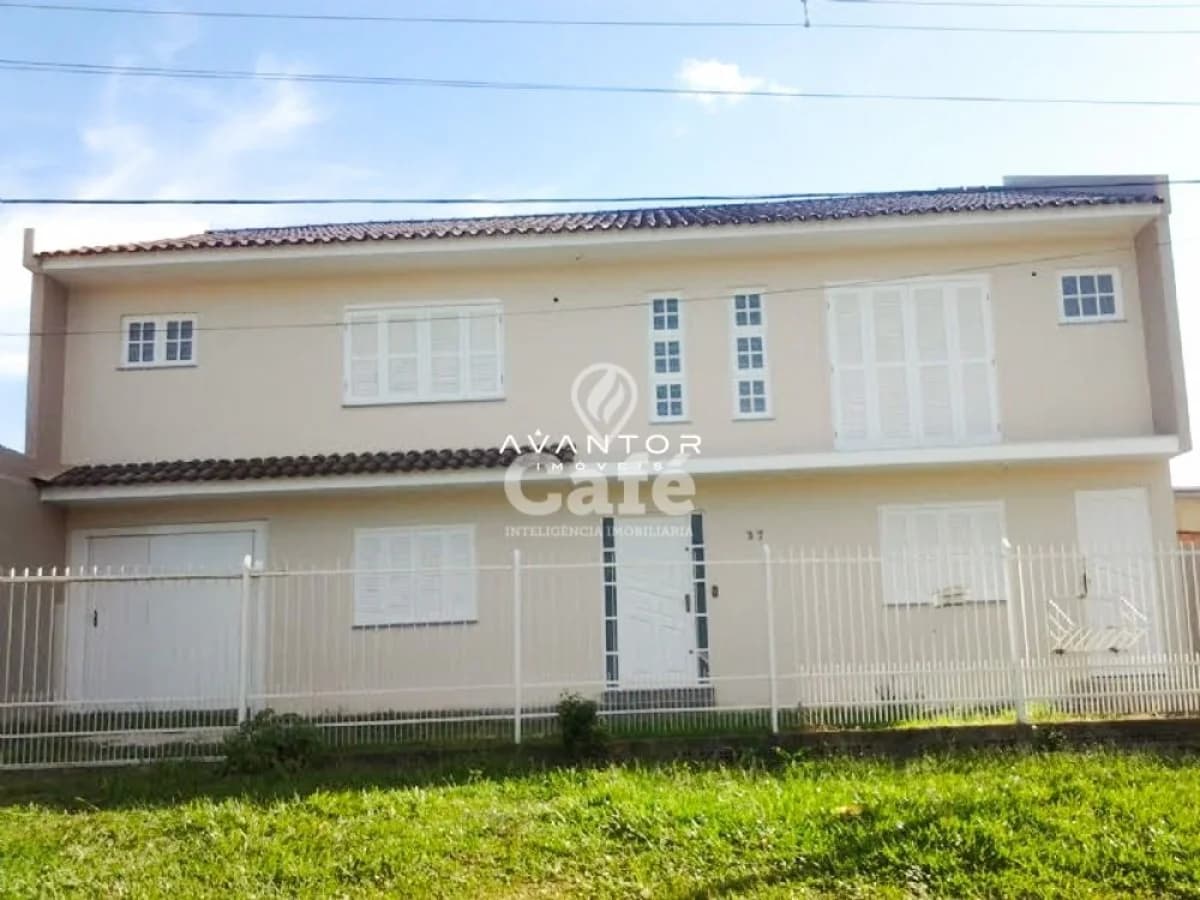 Fachada da casa com garagem — Casa com 5 quartos à venda em Pinheiro Machado, Santa Maria/RS