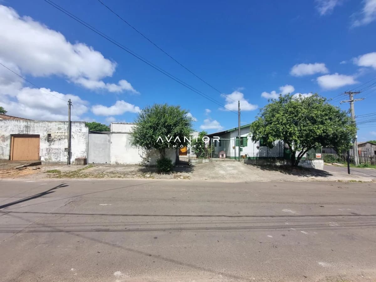 Fachada do terreno com construção — Terreno à venda em Urlândia, Santa Maria/RS