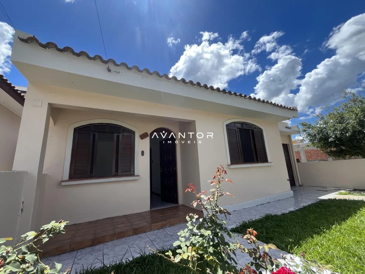 Fachada da casa com entrada — Casa com 3 quartos à venda em Pinheiro Machado, Santa Maria/RS