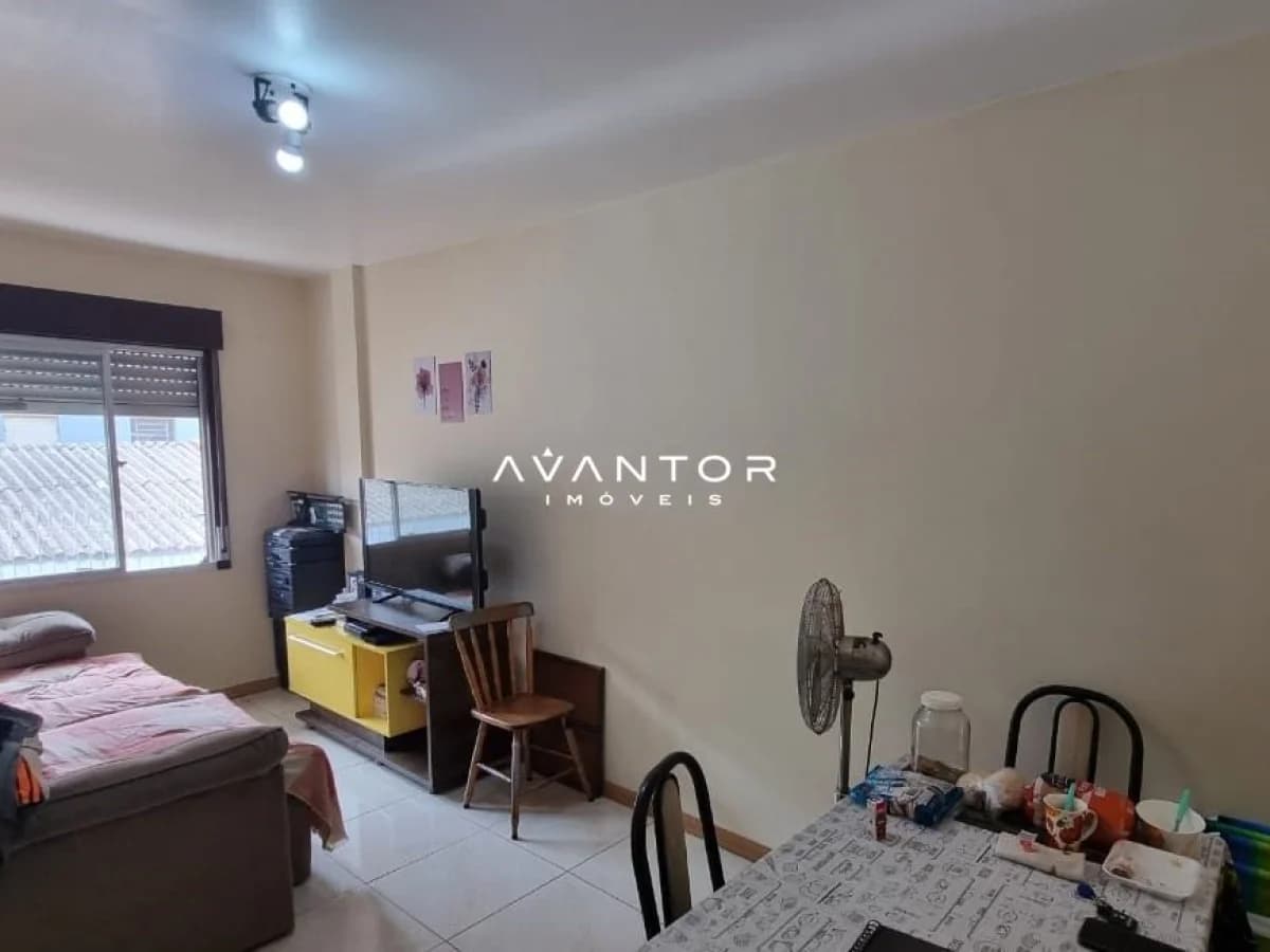 Dormitório com escrivaninha integrada — Apartamento com 2 quartos à venda em Menino Jesus, Santa Maria/RS