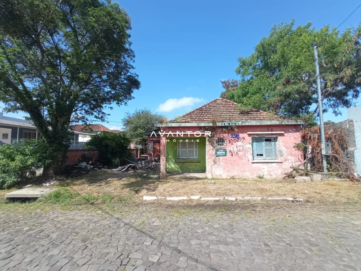 Fachada da casa com terreno — Terreno à venda em Itararé, Santa Maria/RS