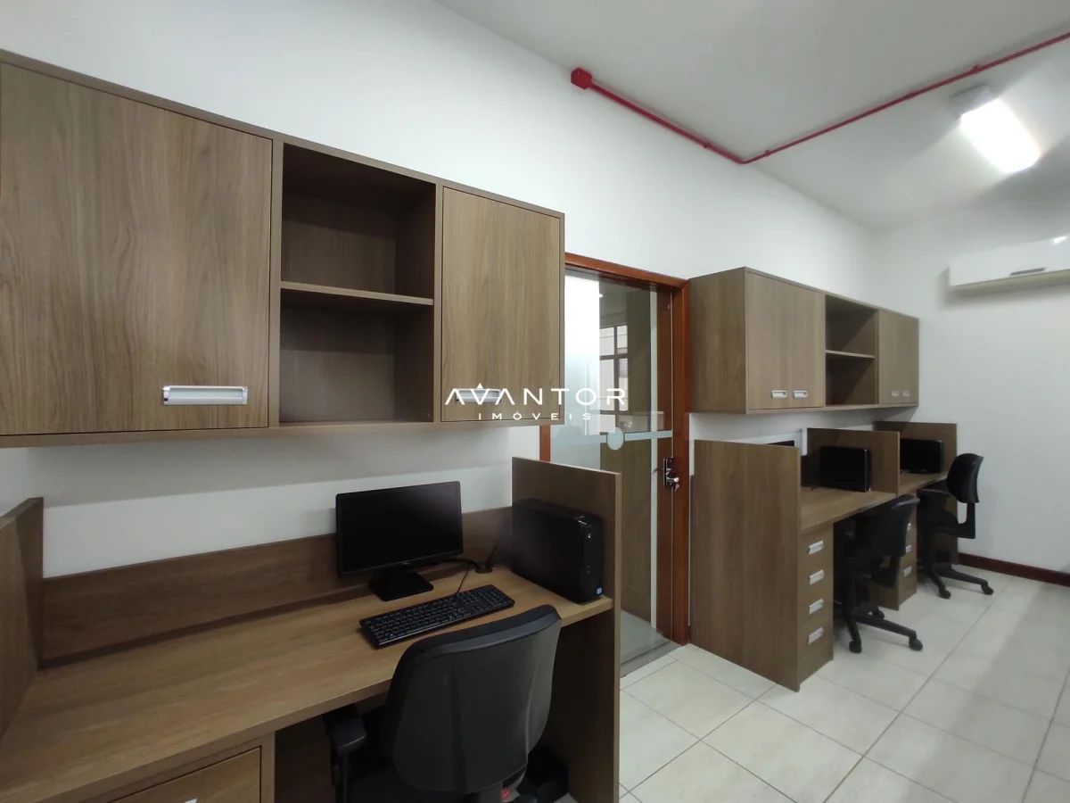 Sala comercial com armários planejados — Sala Comercial com 2 salas à venda em Nossa Senhora das Dores, Santa Maria/RS