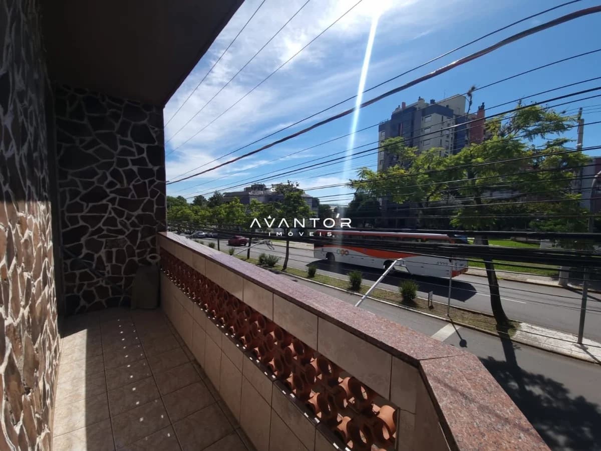 Sacada com vista para a rua — Apartamento com 3 quartos à venda em Nossa Senhora de Fátima, Santa Maria/RS