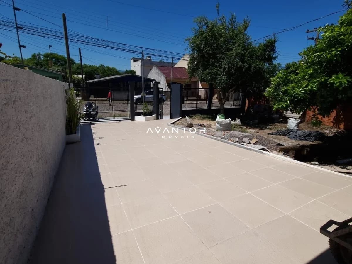 Pátio com piso pavimentado — Casa com 2 quartos à venda em Pinheiro Machado, Santa Maria/RS