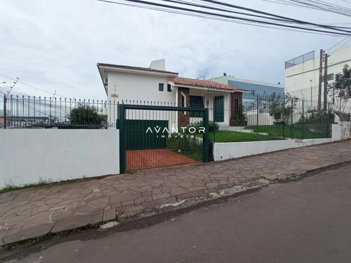 Fachada da casa com portão e garagem — Casa com 3 quartos à venda em Presidente João Goulart, Santa Maria/RS