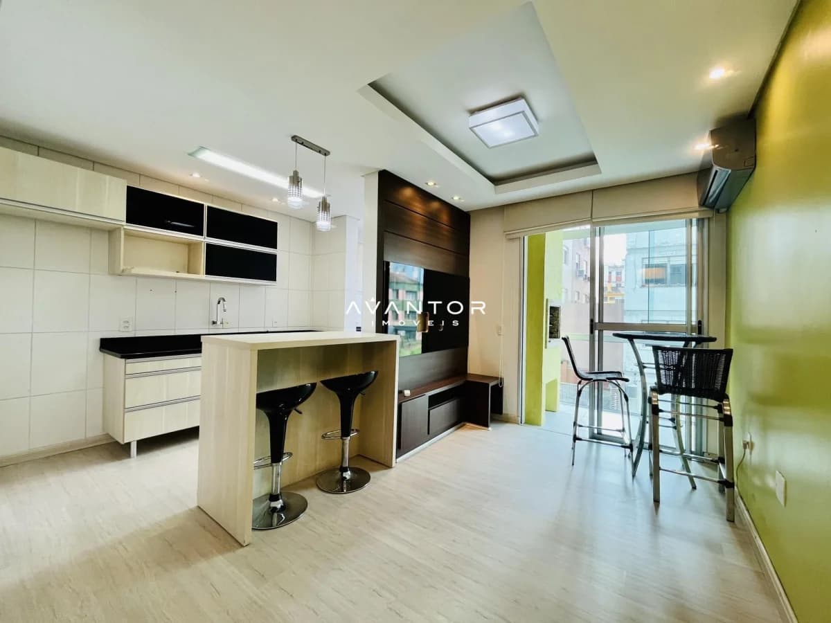 Cozinha integrada à sala com bancada — Apartamento com 1 quarto à venda em Nossa Senhora de Fátima, Santa Maria/RS