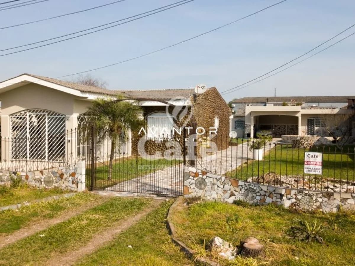 Fachada da casa com portão e cerca — Casa com 3 quartos à venda em Pinheiro Machado, Santa Maria/RS