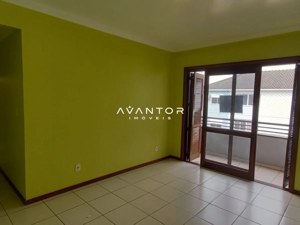 Dormitório com sacada — Apartamento com 2 quartos à venda no Edifício Residencial Tanisa II, em Camobi, Santa Maria/RS