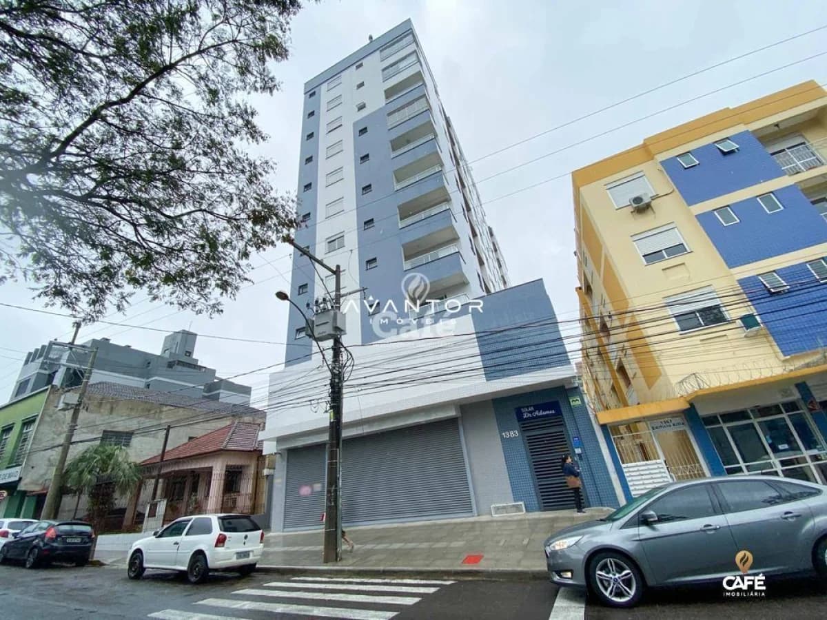 Fachada do prédio com térreo comercial — Apartamento com 1 quarto à venda em Centro, Santa Maria/RS