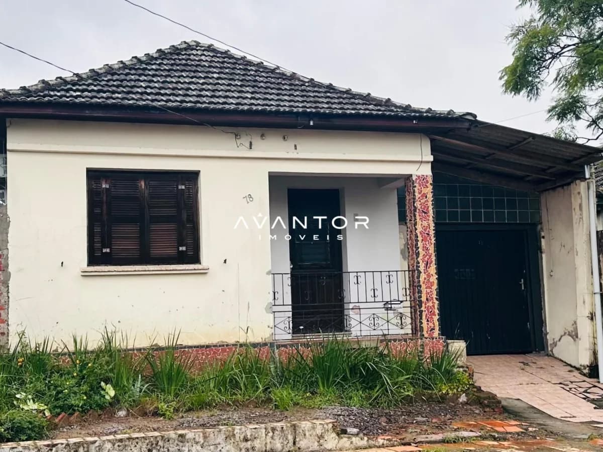 Fachada da casa com entrada — Terreno à venda em Nossa Senhora do Perpétuo Socorro, Santa Maria/RS