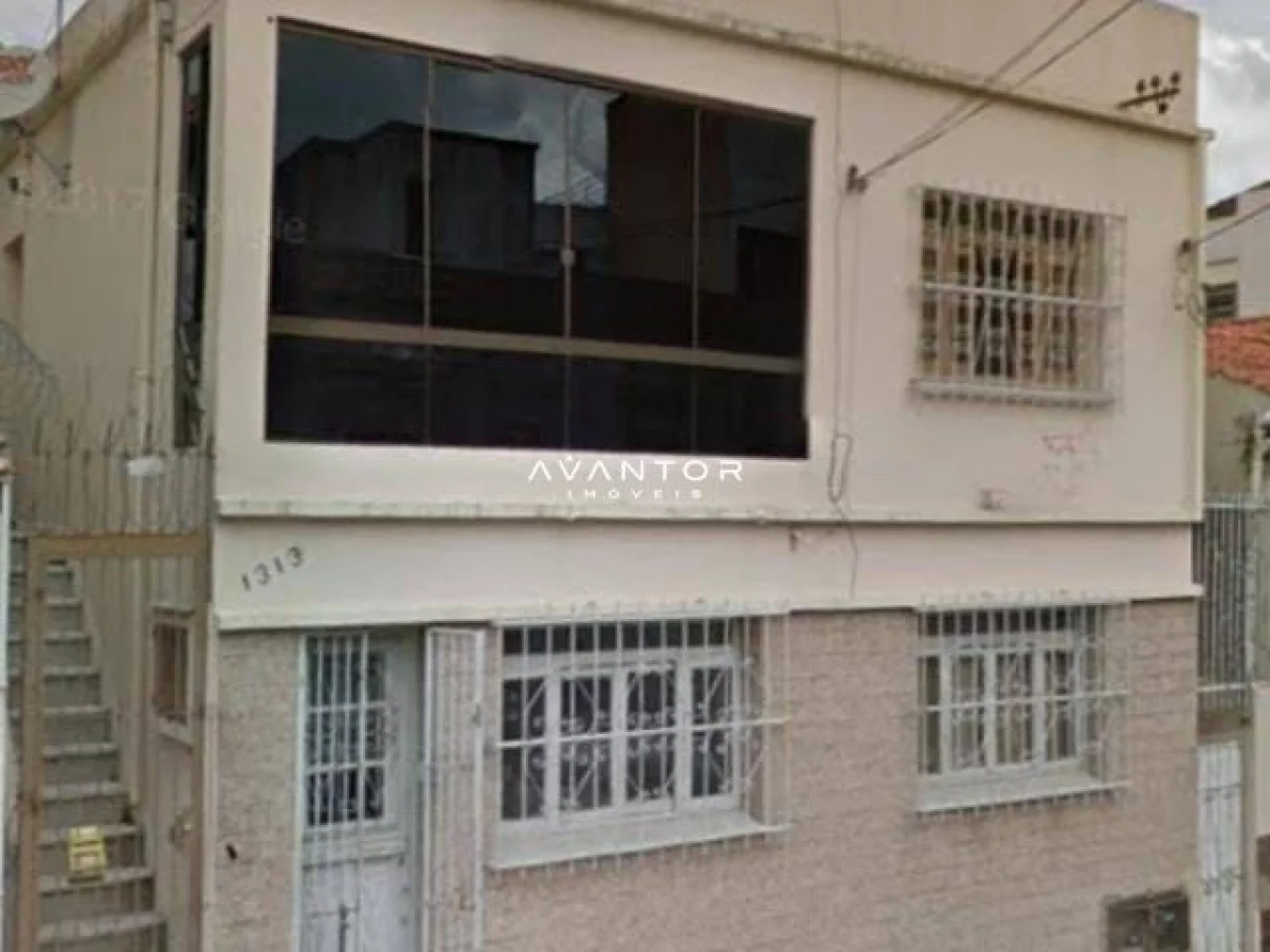 Fachada da casa com dois pavimentos — Terreno à venda em Centro, Santa Maria/RS