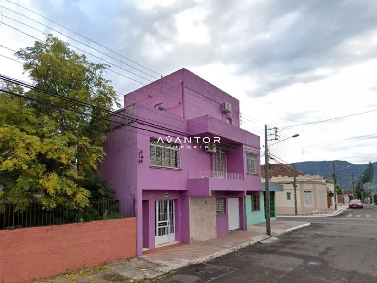 Fachada da casa com dois pavimentos — Casa com 5 quartos à venda em Nossa Senhora do Rosário, Santa Maria/RS