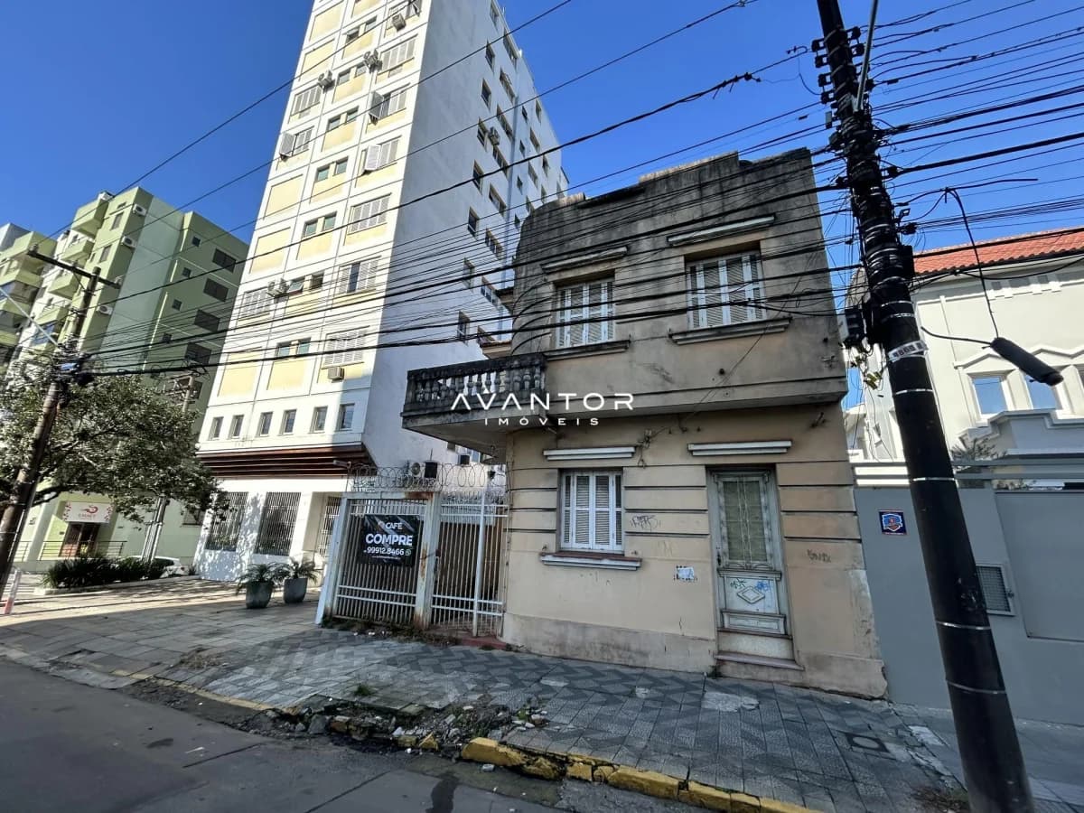 Fachada do prédio com entrada na rua — Casa com 5 quartos à venda em Centro, Santa Maria/RS