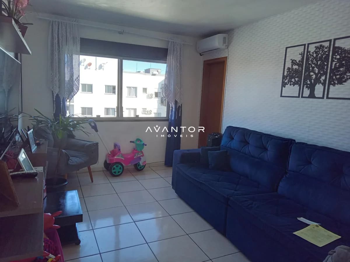 Sala de estar com janela para área externa — Apartamento com 3 quartos à venda em Centro, Santa Maria/RS