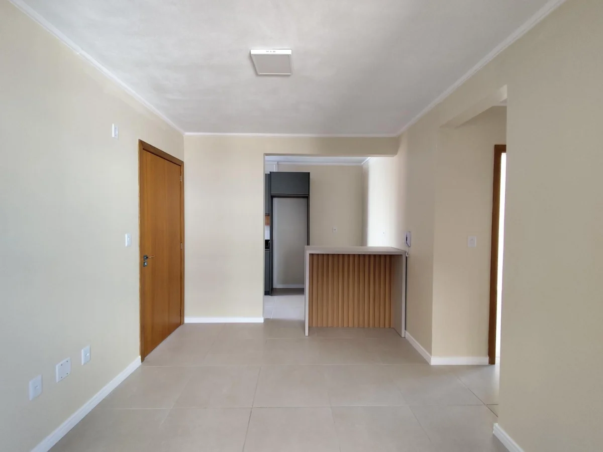 Sala integrada com cozinha e bancada — Apartamento com 1 quarto para alugar em Nossa Senhora do Rosário, Santa Maria/RS