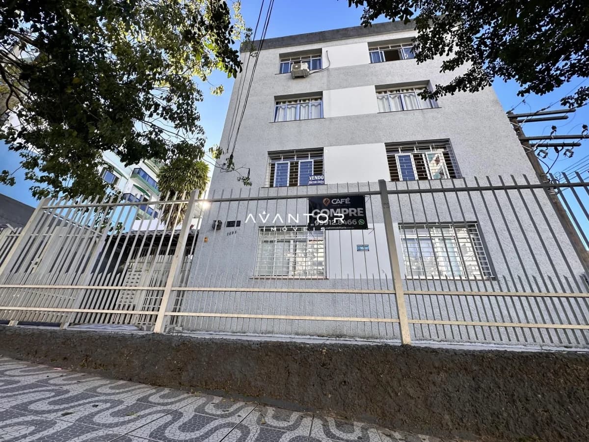 Fachada do prédio com comércio térreo — Apartamento com 3 quartos à venda em Nossa Senhora do Rosário, Santa Maria/RS