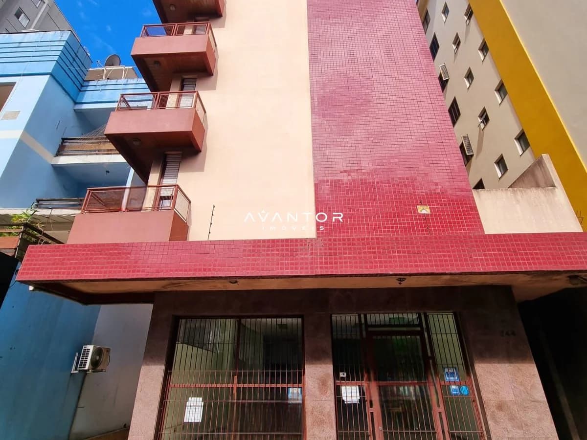 Fachada do prédio com sacadas — Apartamento com 3 quartos à venda no Piovene, em Centro, Santa Maria/RS