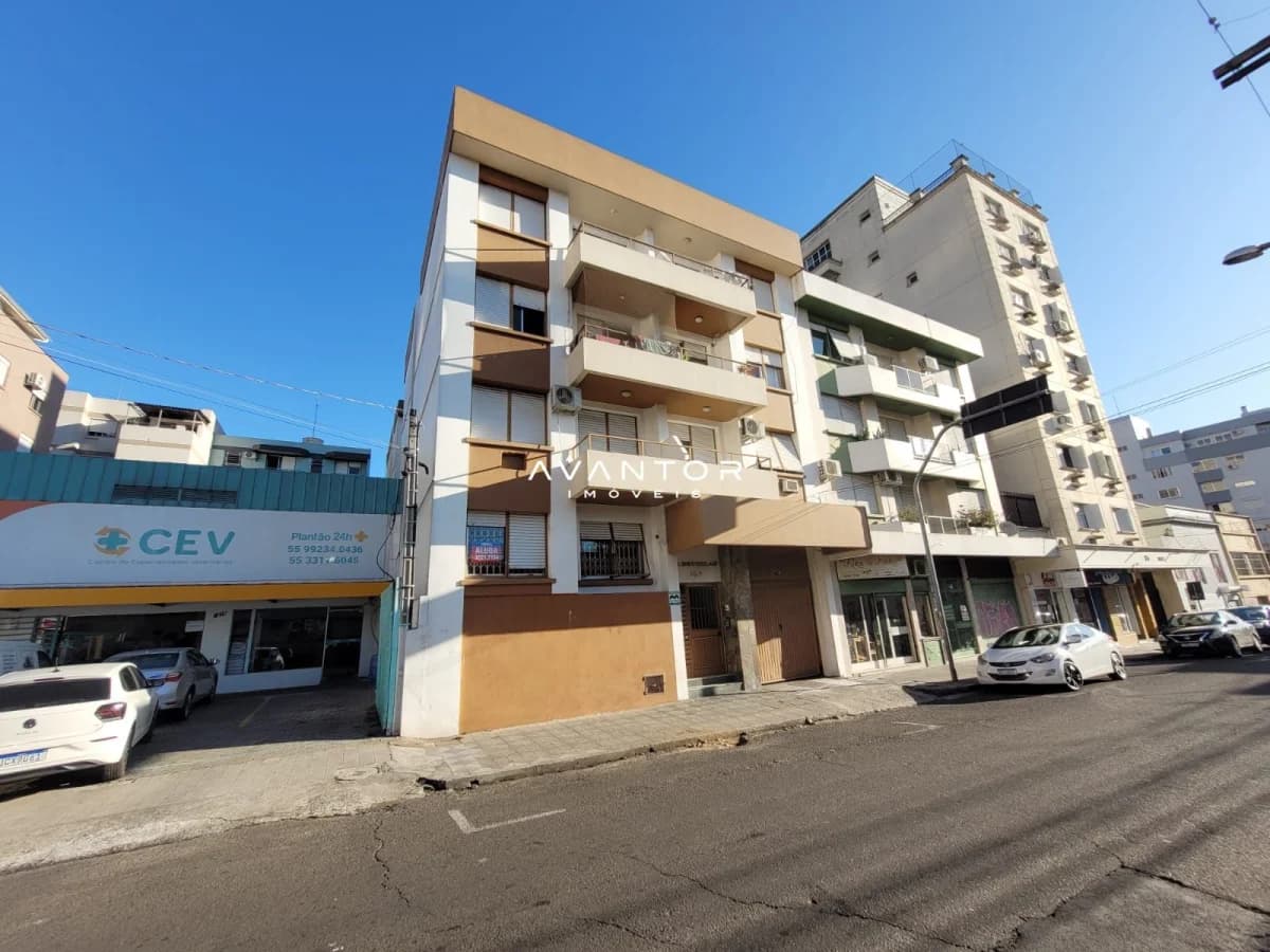 Fachada do prédio com comércio na base — Apartamento com 2 quartos à venda em Centro, Santa Maria/RS