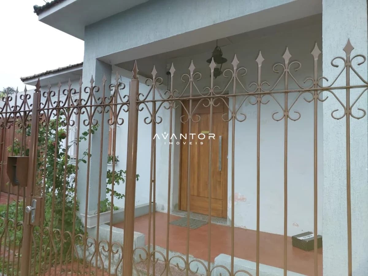 Fachada da casa com portão de ferro — Casa com 3 quartos à venda em Nossa Senhora do Rosário, Santa Maria/RS