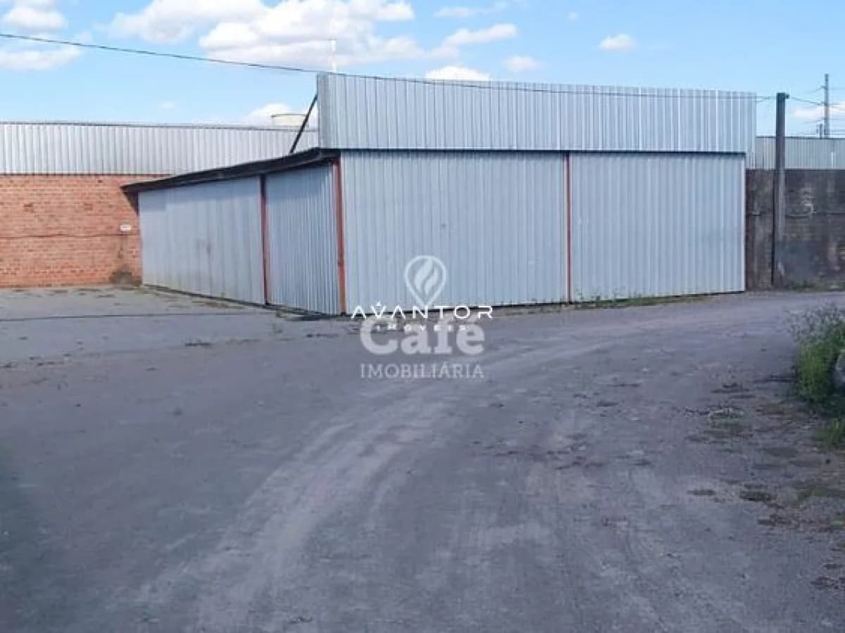 Galpão com estrutura metálica — Pavilhão com 1 sala para alugar em São João, Santa Maria/RS