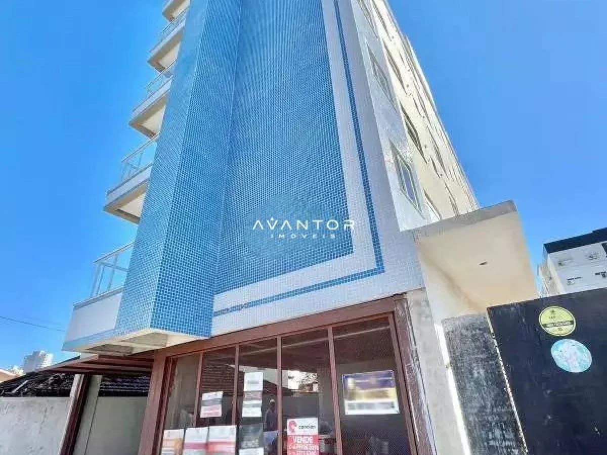 Fachada do prédio com revestimento azul — Apartamento com 2 quartos à venda em Centro, Santa Maria/RS