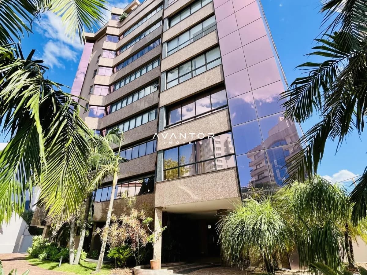 Fachada do prédio com entrada — Apartamento com 4 quartos à venda em Nossa Senhora de Lourdes, Santa Maria/RS