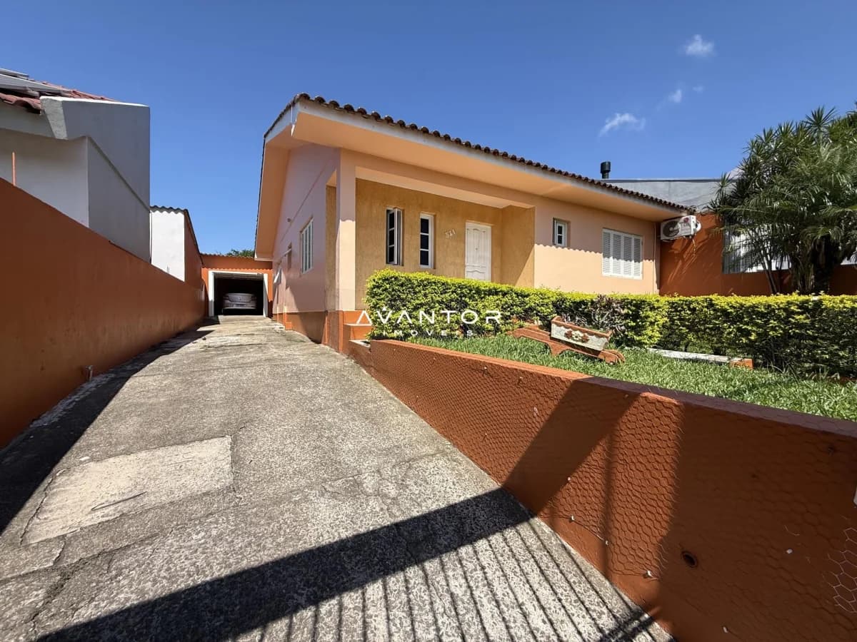 Fachada da casa com garagem — Casa com 3 quartos à venda em Pinheiro Machado, Santa Maria/RS