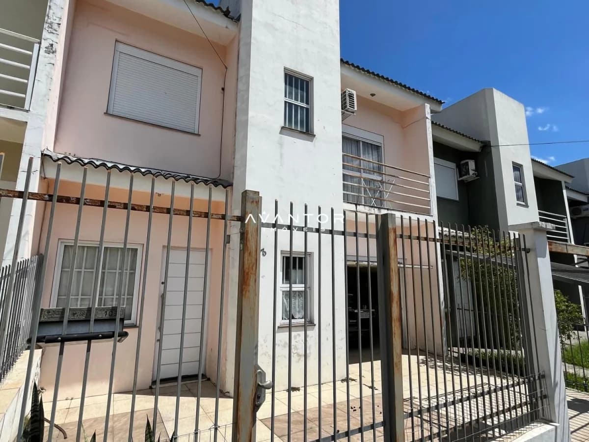 Fachada da casa com portão — Casa com 3 quartos à venda em Nossa Senhora de Lourdes, Santa Maria/RS