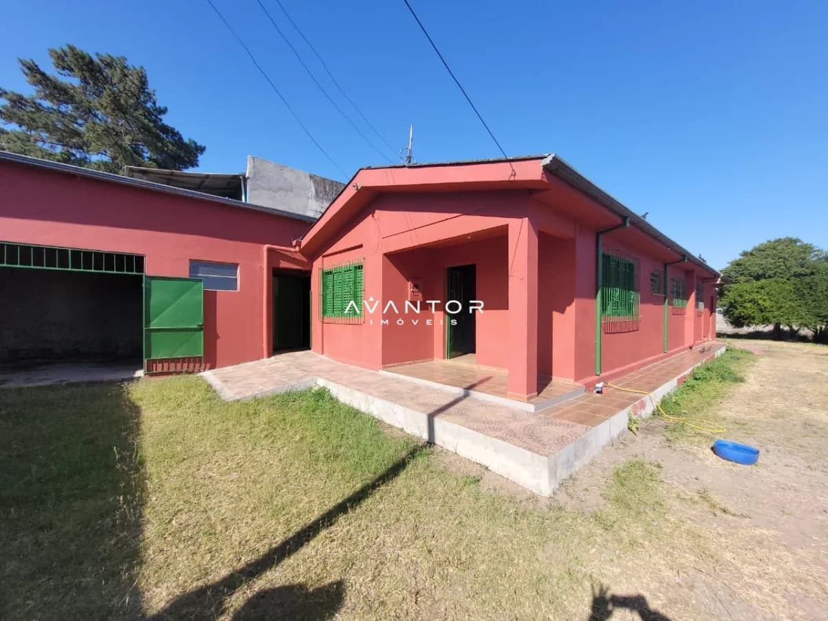 Fachada da casa com garagem — Casa Comercial com 7 salas à venda em Pinheiro Machado, Santa Maria/RS