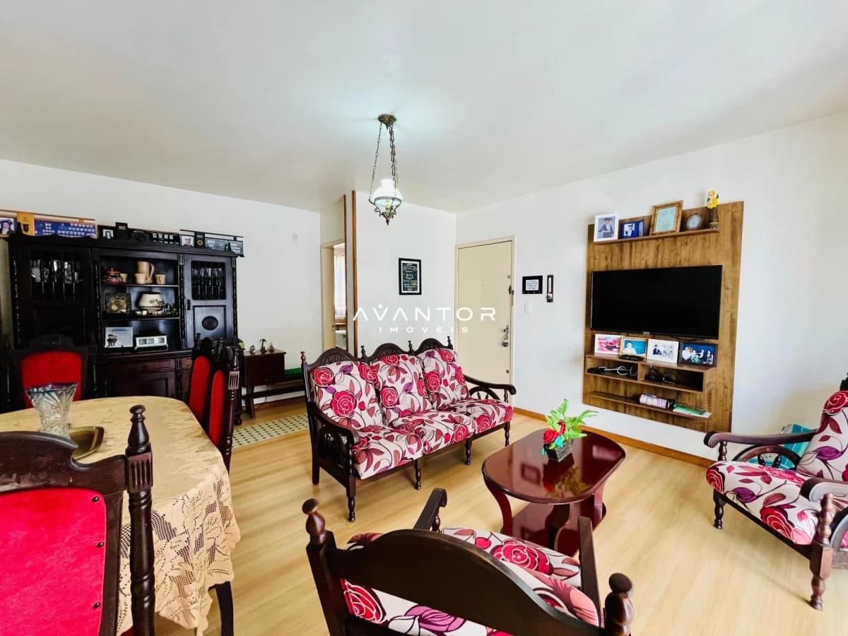 Sala de estar integrada com móveis antigos — Apartamento com 3 quartos à venda em Nossa Senhora de Fátima, Santa Maria/RS