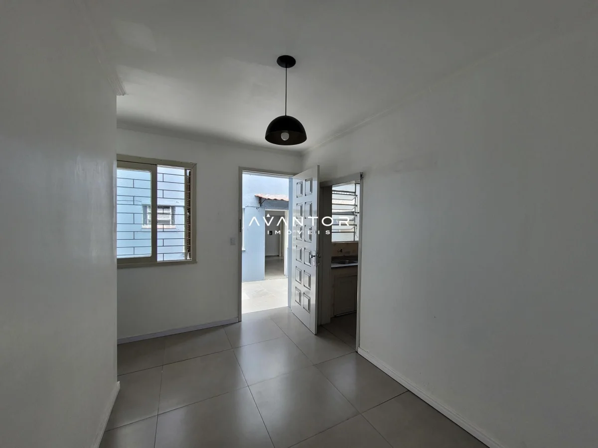 Hall de entrada com acesso à sacada — Apartamento com 2 quartos à venda em Centro, Santa Maria/RS