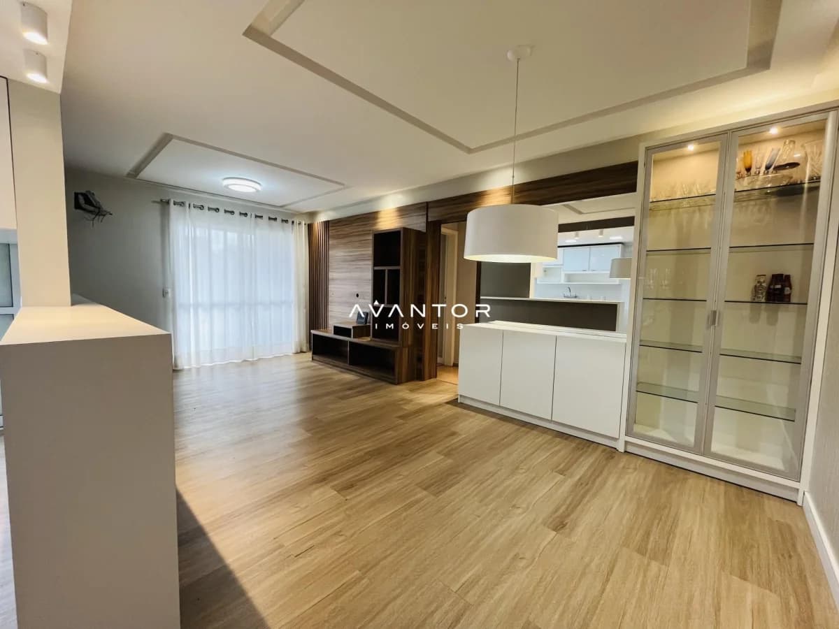 Sala integrada à cozinha com armários planejados — Apartamento com 3 quartos à venda em Centro, Santa Maria/RS