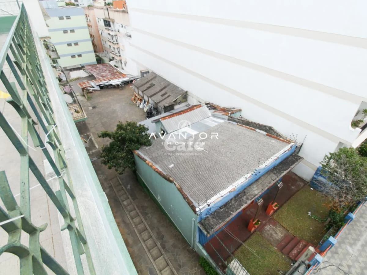 Vista aérea do pátio e entorno do imóvel — Terreno à venda em Centro, Santa Maria/RS