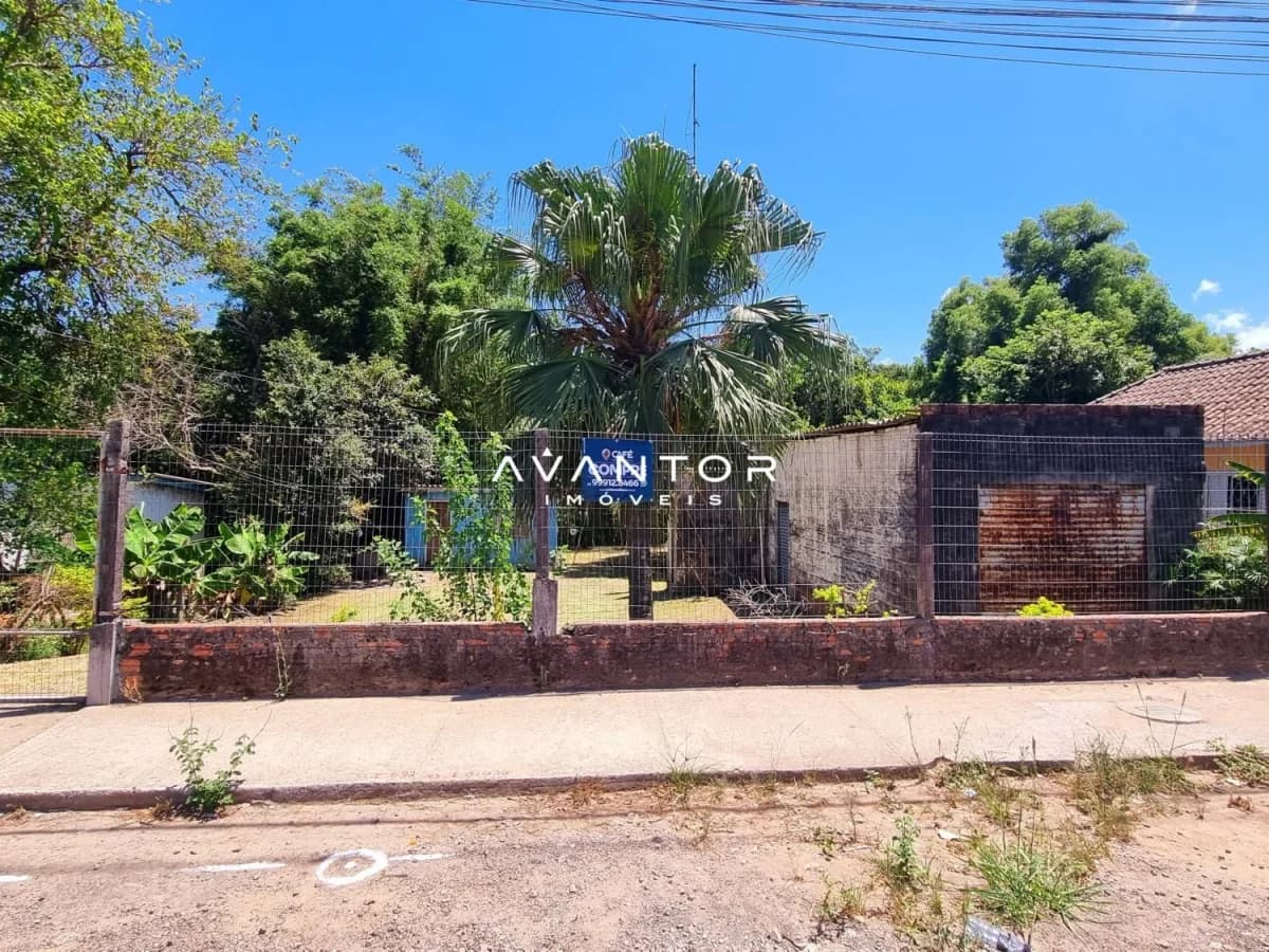 Fachada do terreno com muro e portão — Terreno à venda em Duque de Caxias, Santa Maria/RS