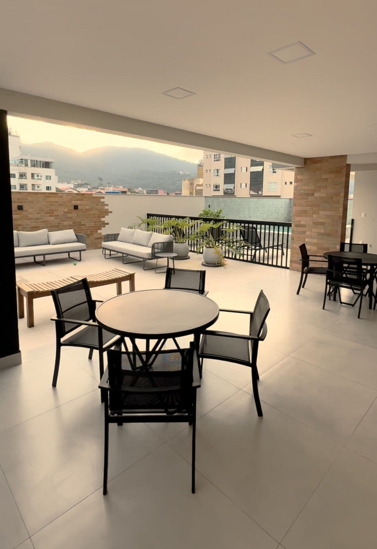 AZAMOR RESIDENCIA — Nações, Balneário Camboriú/SC