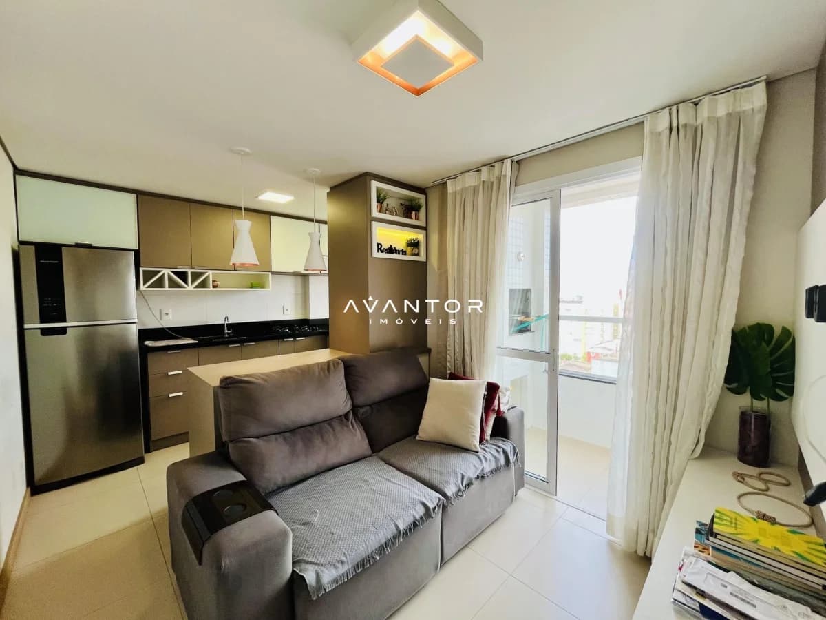 Sala de estar integrada à cozinha com sacada — Apartamento com 1 quarto à venda em Centro, Santa Maria/RS