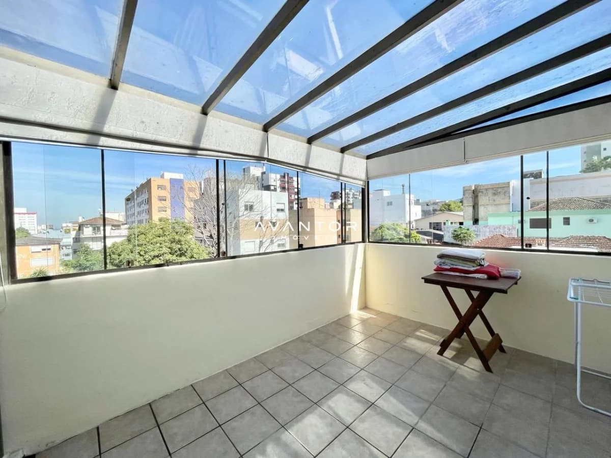 Sacada com cobertura de vidro e vista urbana — Cobertura com 3 quartos à venda em Centro, Santa Maria/RS