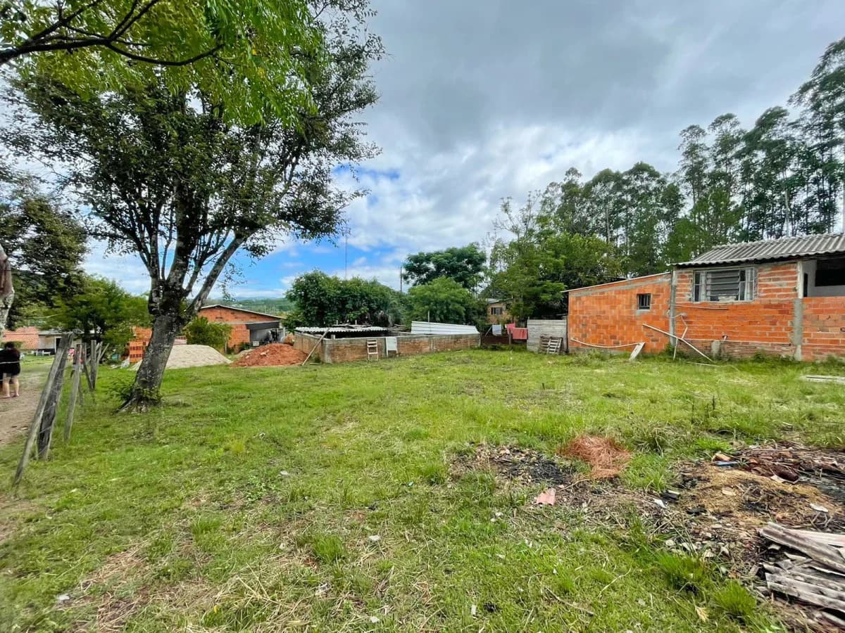 Terreno Amplo De 648 m², Pronto para Construir — Terreno à venda em Diácono João Luiz Pozzobon, Santa Maria/RS