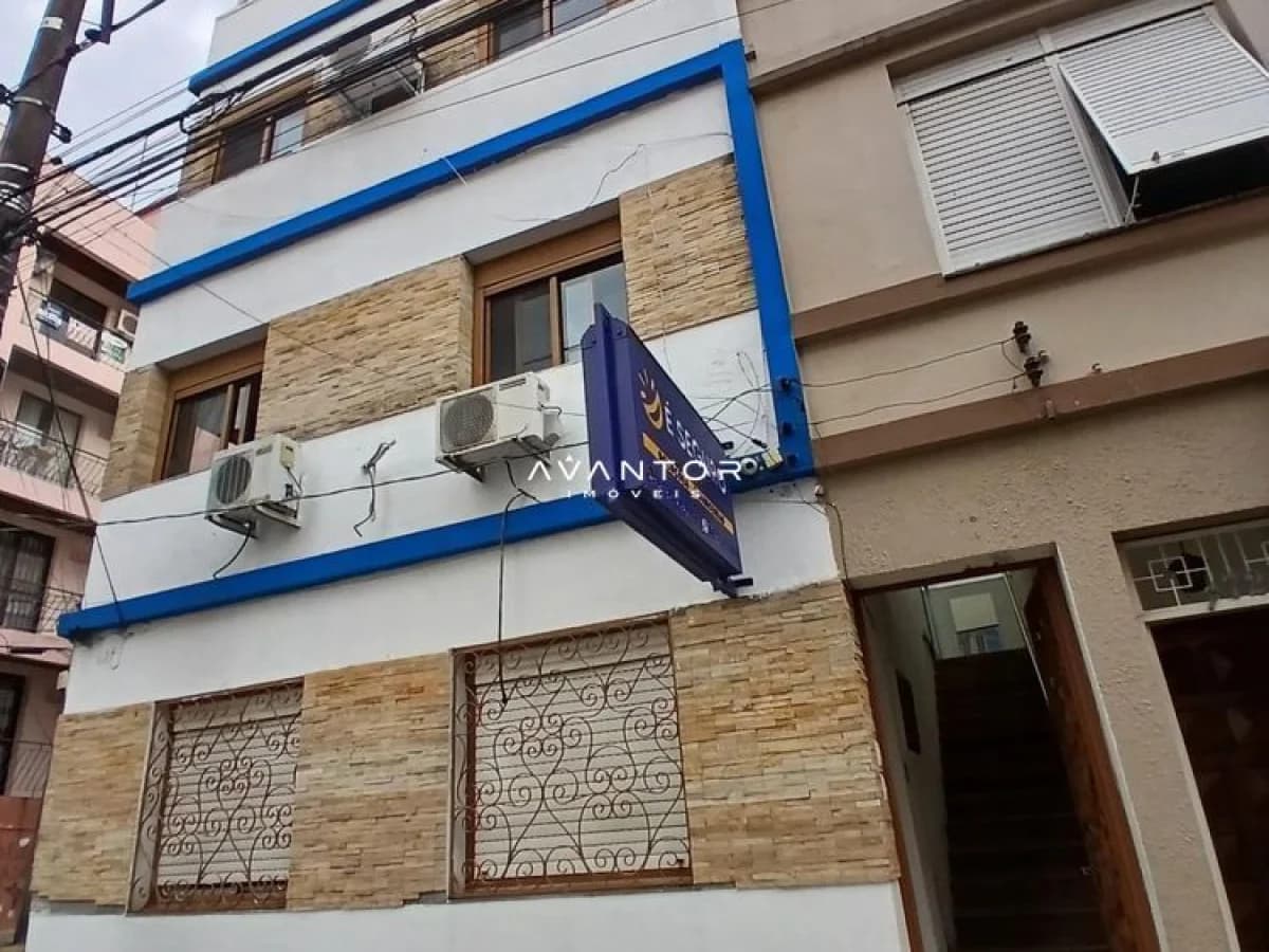 Fachada do prédio com garagem — Sala Comercial com 1 sala para alugar em Nossa Senhora de Fátima, Santa Maria/RS