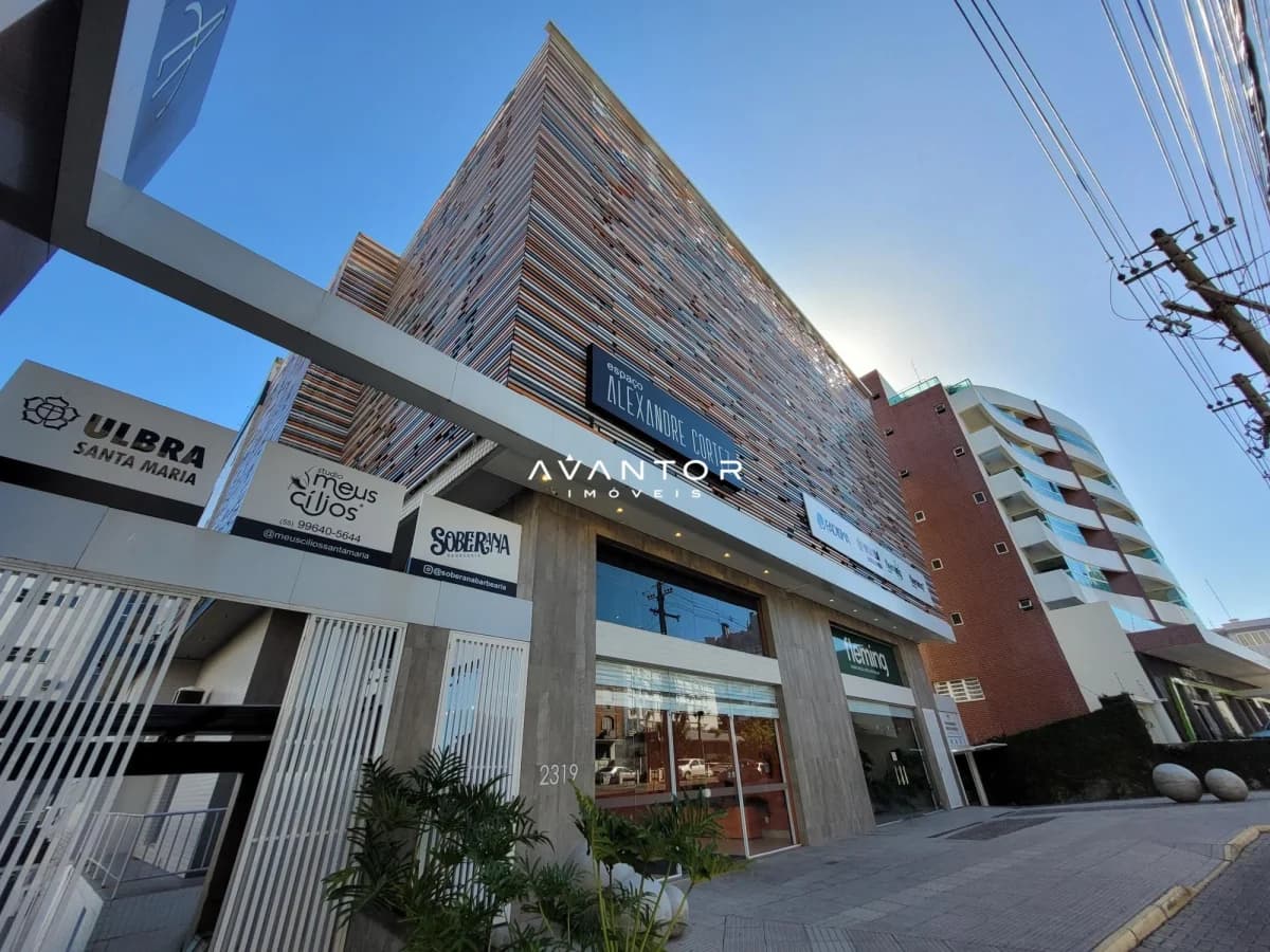 Fachada do prédio com lojas no térreo — Sala Comercial com 10 salas para alugar em Nossa Senhora Medianeira, Santa Maria/RS