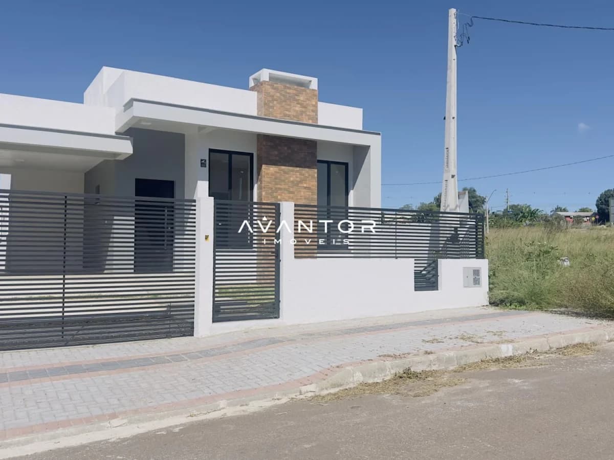 Fachada da casa com portão — Casa com 2 quartos à venda no Residencial Alberto Schons, em Pinheiro Machado, Santa Maria/RS