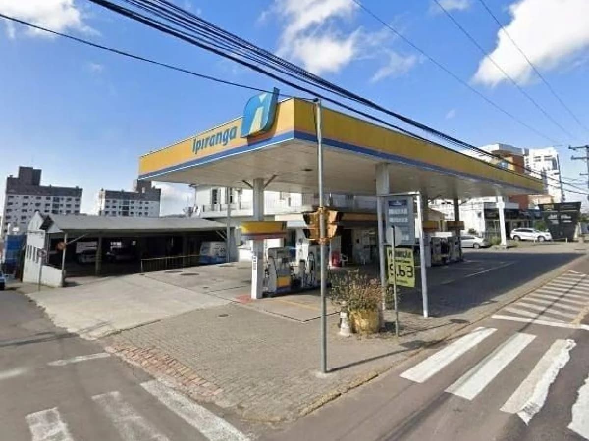 Posto de Combustível em Funcionamento para Locação Na Avenida Medianeira — Loja com 5 salas para alugar em Centro, Santa Maria/RS