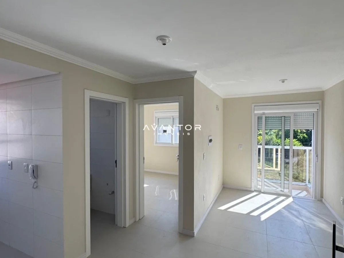 Sala com acesso à sacada — Apartamento com 1 quarto à venda no Residencial Maria Alice, em Camobi, Santa Maria/RS