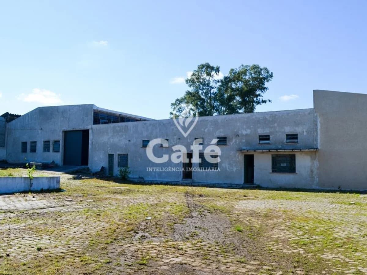Pavilhão com 700m², 7 peças internas, 5 banheiros, 2 boxes de garagem — Pavilhão à venda em São João, Santa Maria/RS