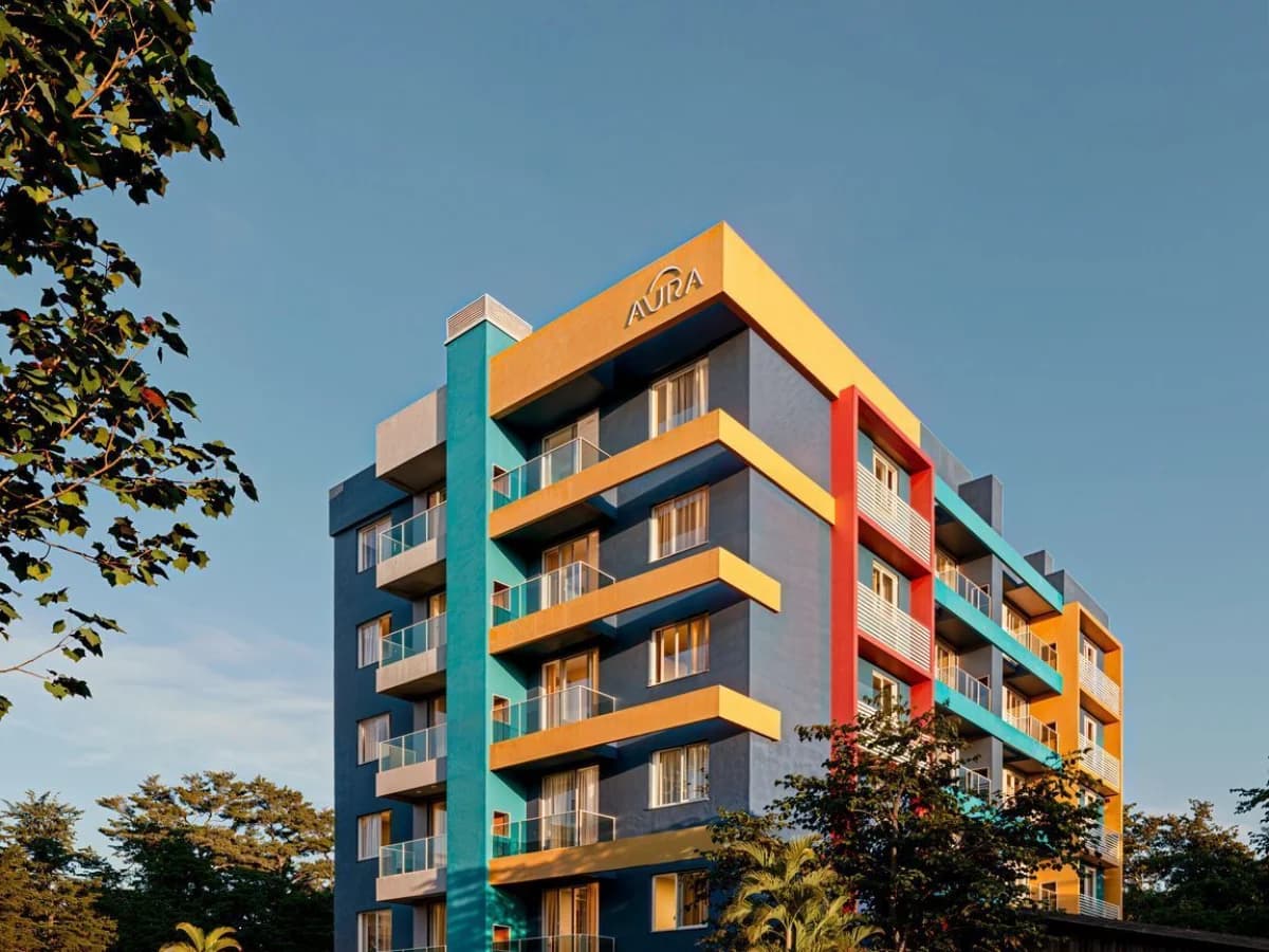 Fachada do prédio com cores vibrantes — Apartamento com 1 quarto à venda no Pulse, em Camobi, Santa Maria/RS
