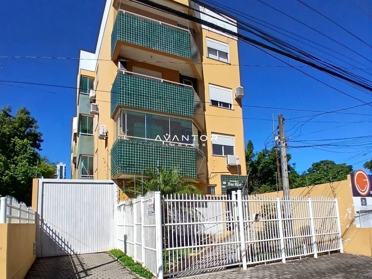 Fachada do prédio com sacadas e garagem — Apartamento com 2 quartos à venda em Nossa Senhora de Fátima, Santa Maria/RS