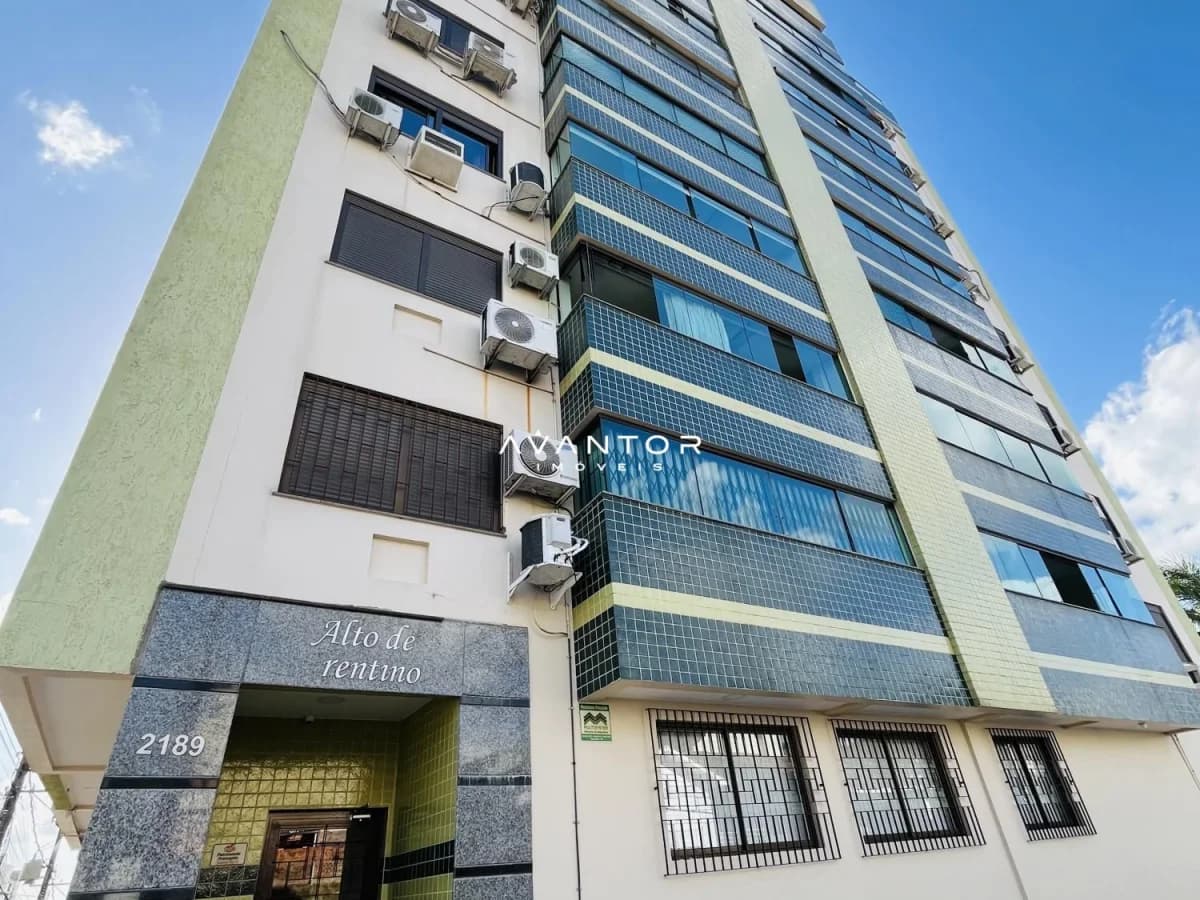 Fachada do prédio com entrada frontal — Apartamento com 3 quartos à venda em Nossa Senhora de Fátima, Santa Maria/RS