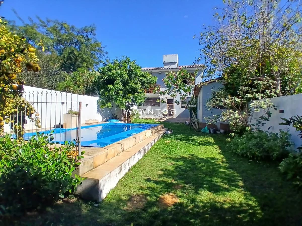 Pátio com piscina e área verde — Casa com 5 quartos à venda em Menino Jesus, Santa Maria/RS